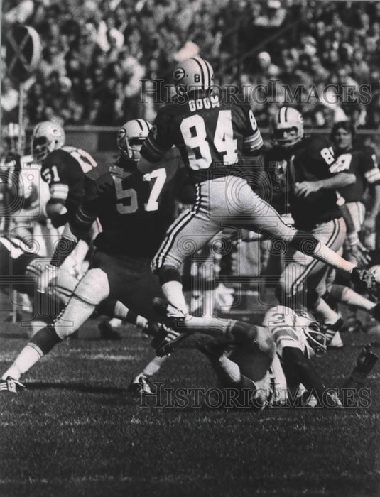 Press Photo Kicker Steve Odom with Green Bay Packers Football - mjb68709- Historic Images