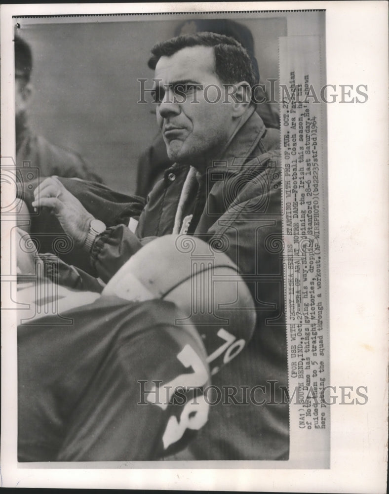 1964 Press Photo Ara Parseghian, Notre Dame head coach, at football practice-Historic Images