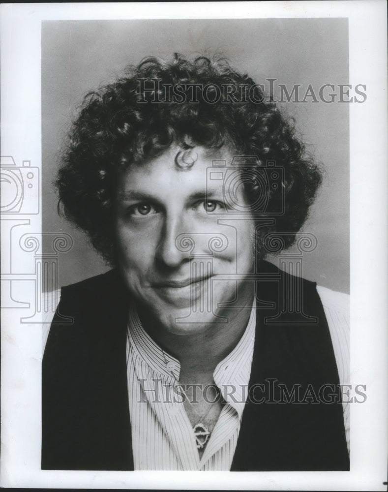 1978 Sal Viscuso plays the defrocked priest Tim Flotsky on &quot;Soap&quot; - Historic Images