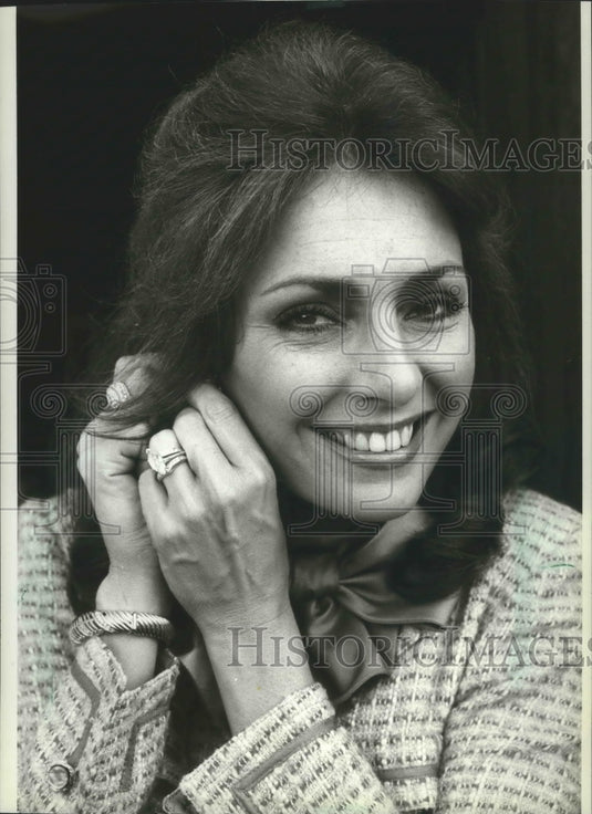 1983 Jennifer O'Neill to star in her first TV series "Bare Essence" - Historic Images