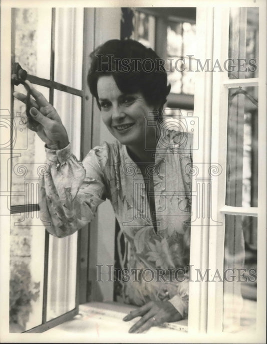 1976 Jean Peters, Actress in "The Moneychangers" - Historic Images
