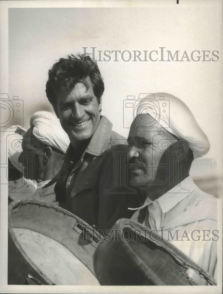 1978 Hugh O'Brien with Berber tribesmen in Morocco - Historic Images