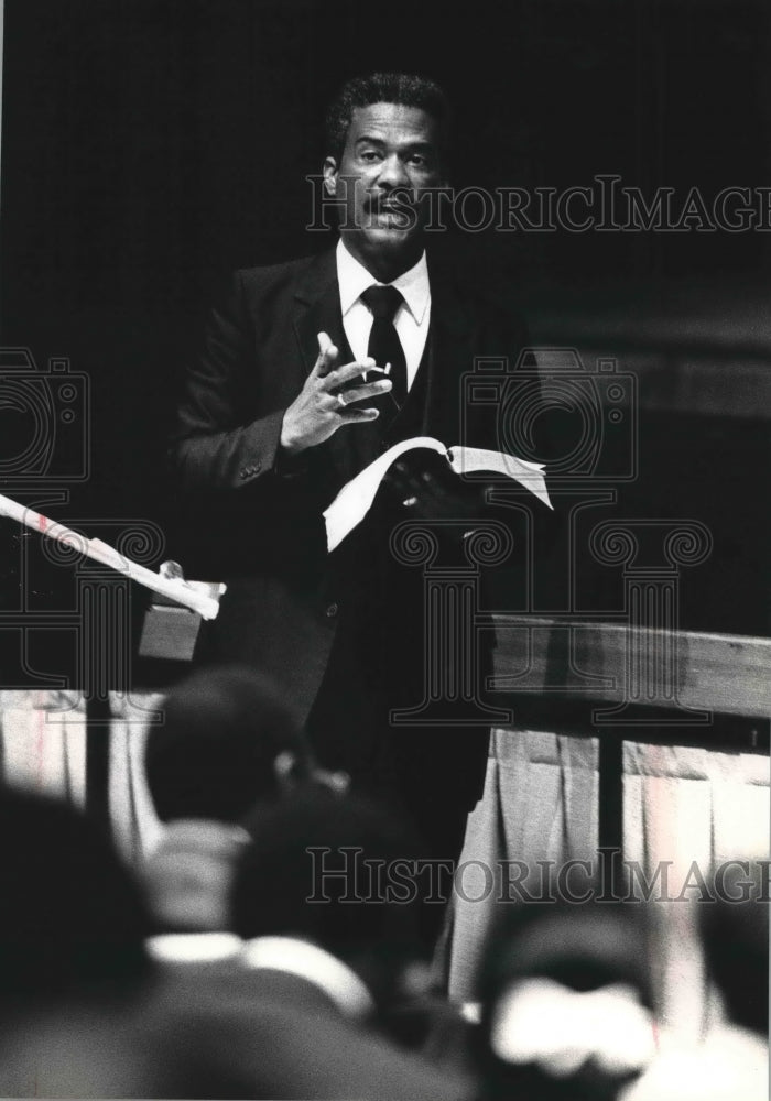 1989 Press Photo Pastor Julius R Malone, New Testament Church - mjb69069 - Historic Images