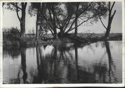 1987 Press Photo Fishing on Horicon Marsh in Wisconsin - mjb69134 - Historic Images