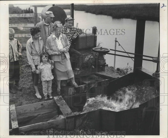 1959 Press Photo Mrs.James Bell and daughter with Mrs. Florence Moore Milwaukee-Historic Images
