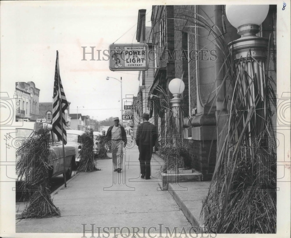 1959 Press Photo Horicon&#39;s street in &quot;marsh fashion&quot;. James Bell is on left - Historic Images