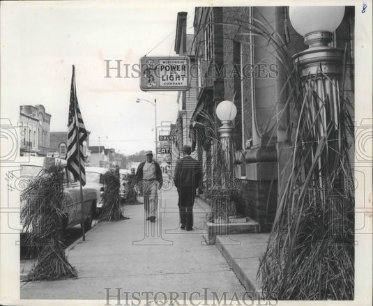 1959 Press Photo Horicon's street in "marsh fashion". James Bell is on left - Historic Images