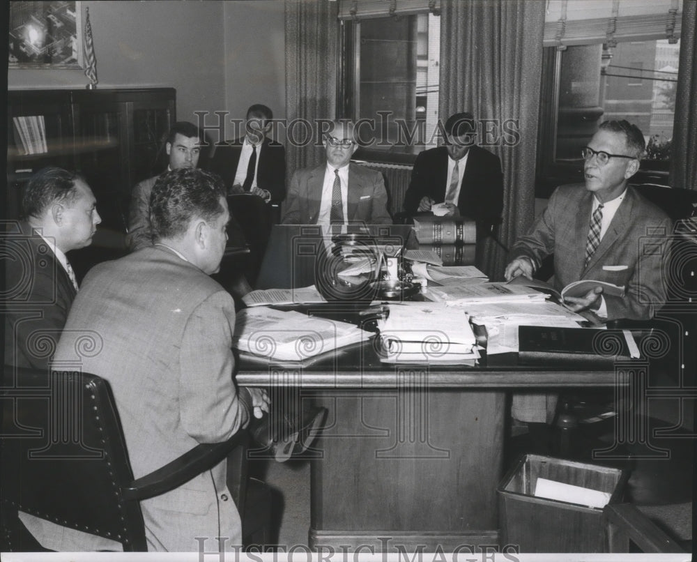 Press Photo Auditors hired by common council meet with City Attorney. - Historic Images