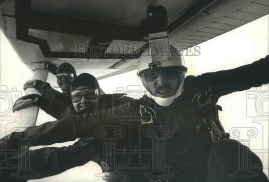 1989 Phil Goetsch and Bob Blanchard before jumping from plane strut - Historic Images
