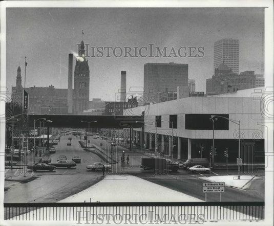 1976 Press Photo Milwaukee's new Convention Center - mjb69324 - Historic Images