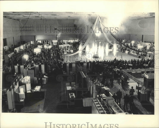 1984 Press Photo Wisconsin Cheese Makers trade show, Milwaukee Convention Center - Historic Images