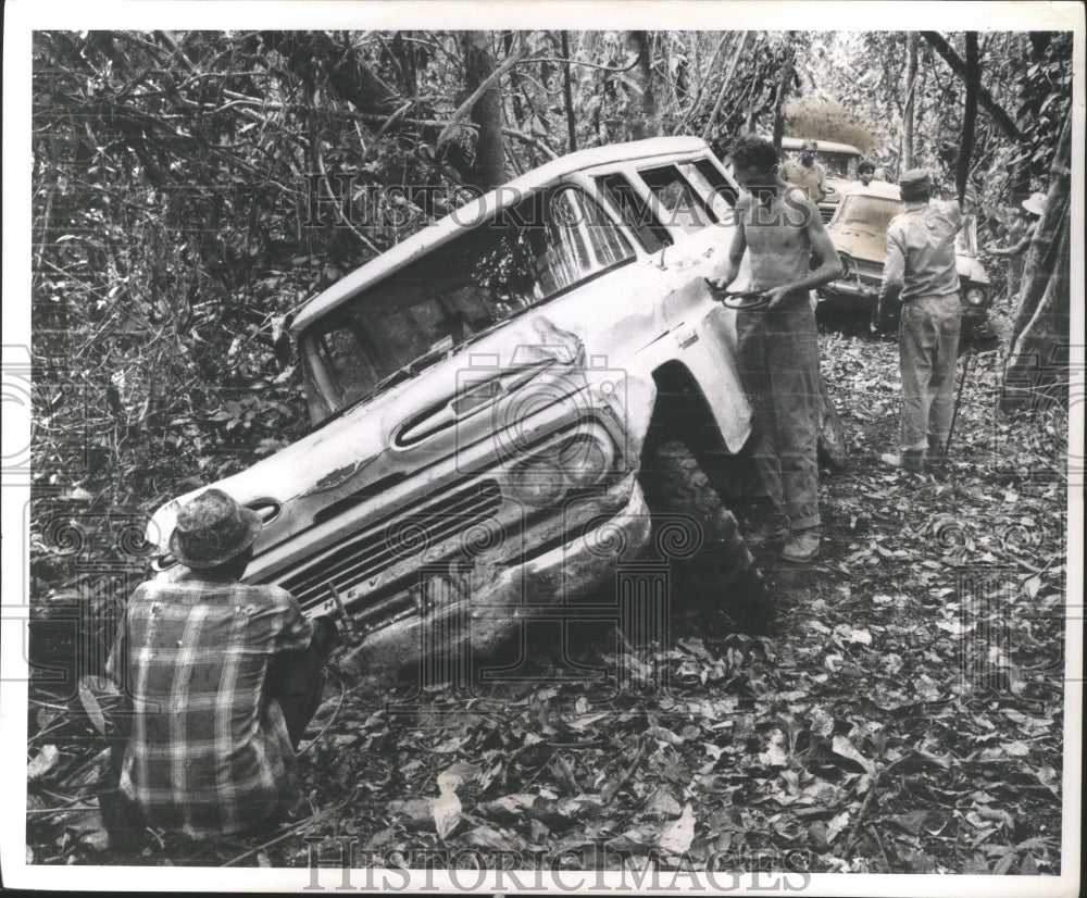1961 Expedition team's axel breaks along the Colombian border-Historic Images