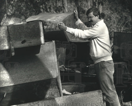 1989 Press Photo Ductwork stored behind Jimmy Pandi's burned Bayside business - Historic Images