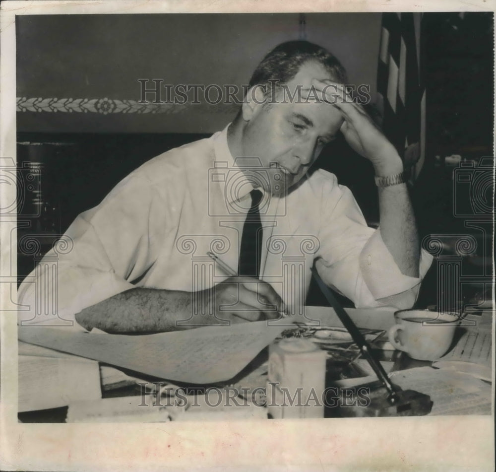 1962 Press Photo Wisconsin Governor Nelson working at his desk. - mjb69396 - Historic Images