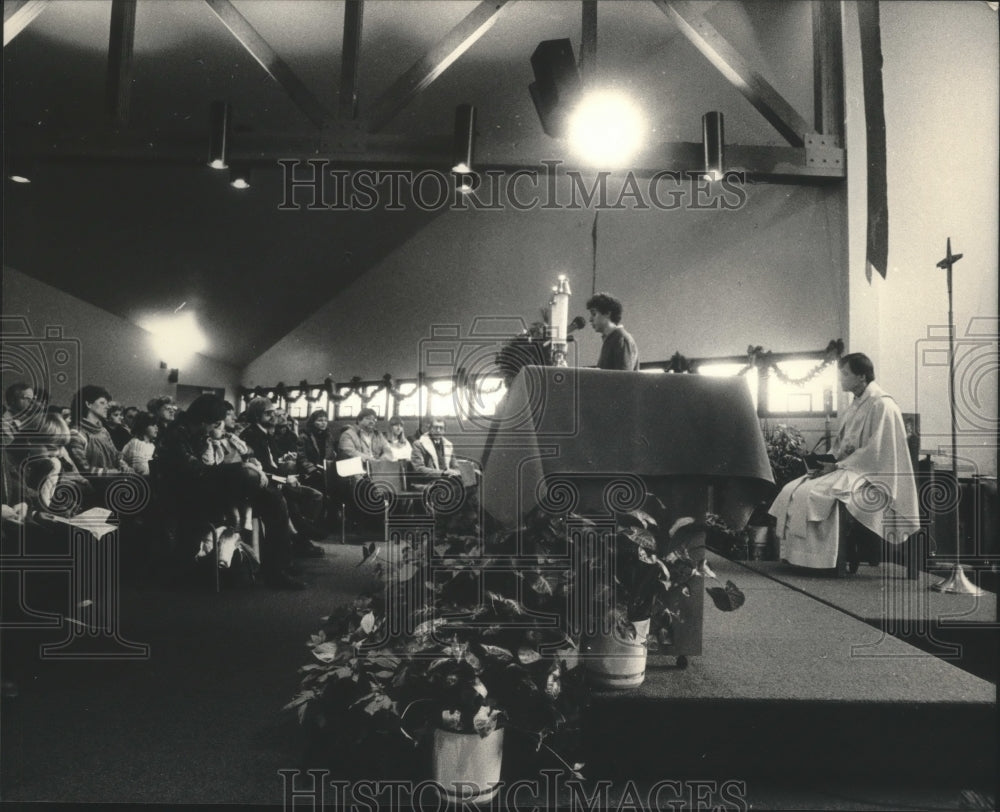 1986 Press Photo Ann Howard at St. Elizabeth Church, New Berlin, WI - mjb69421 - Historic Images