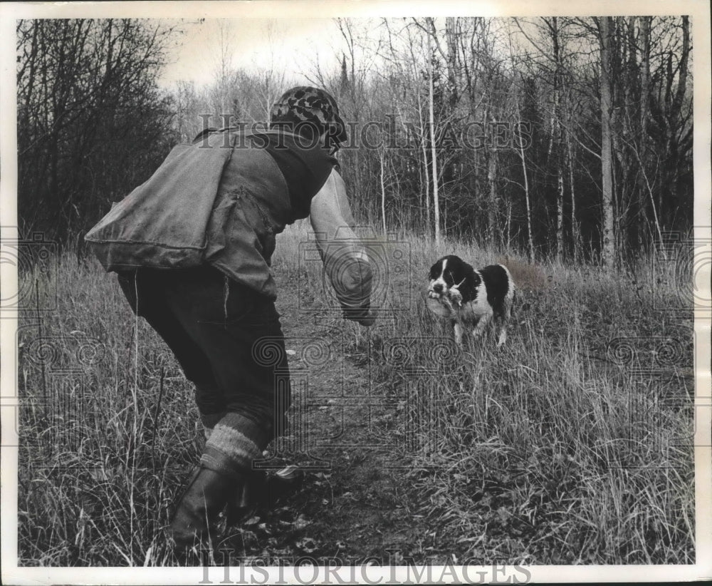 1984 Dog returns partridge to Tony Kielcheski - Historic Images