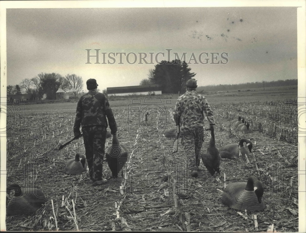 1988 Press Photo Goose hunters in what will be called Exterior Zone this season - Historic Images