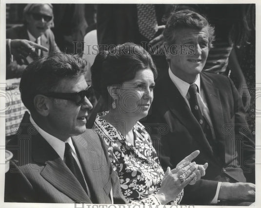 1969 Press Photo Mary Ann Maier and Henry Maier with congressman John Lindsay. - Historic Images