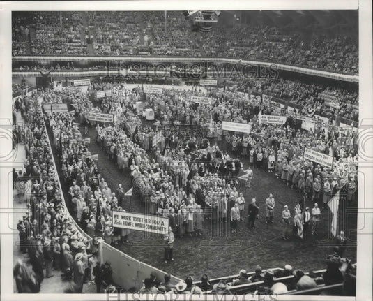 1952 Press Photo Farm youth gather in Amphitheater at Livestock show, Chicago. - Historic Images