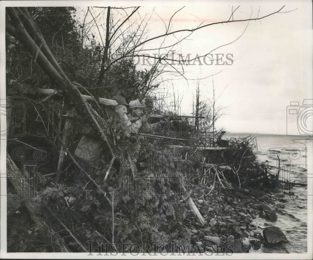 Press Photo Hunters in a duck blind on Strawberry islands - mjb69680 - Historic Images