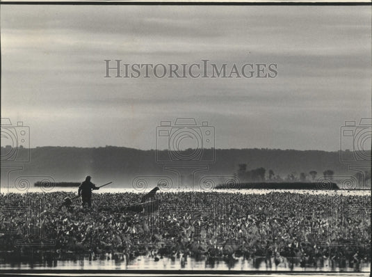 1985 Wisconsin duck hunter on the Mississippi River by Iowa Bluffs - Historic Images