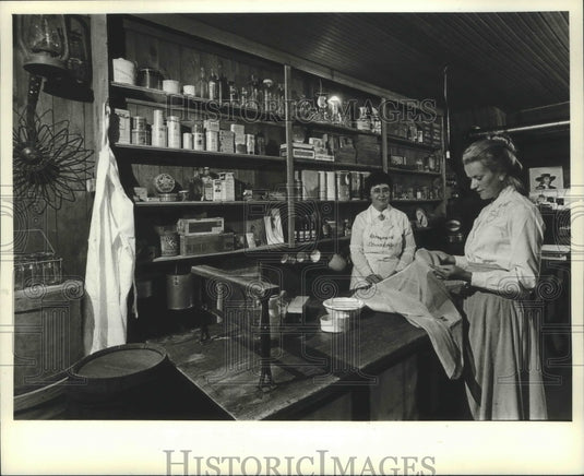 1982 New Berlin Wisconsin Winton-Sprengel House general store - Historic Images