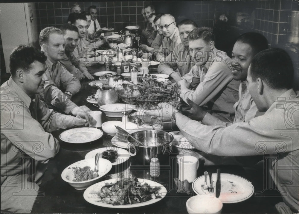 1958 Press Photo Milwaukee firemen, 1st battalion chief at Christmas dinner. - Historic Images