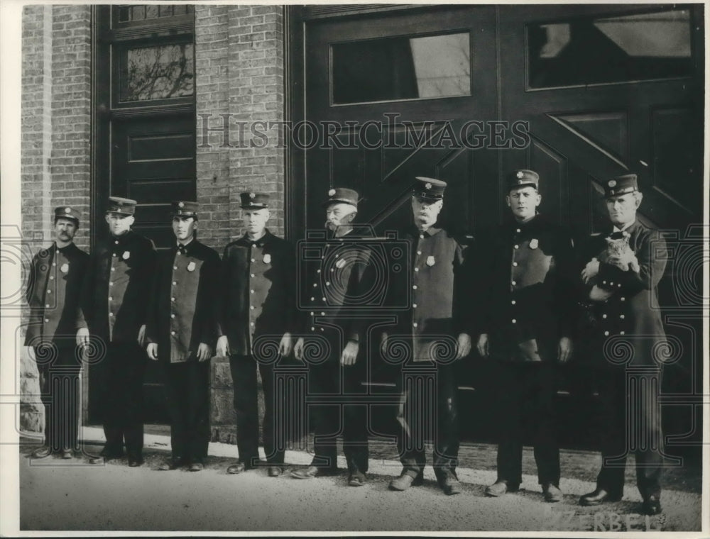 1988 Milwaukee fire department circa 1920.  Eng Co 11 & cat 1903 - Historic Images