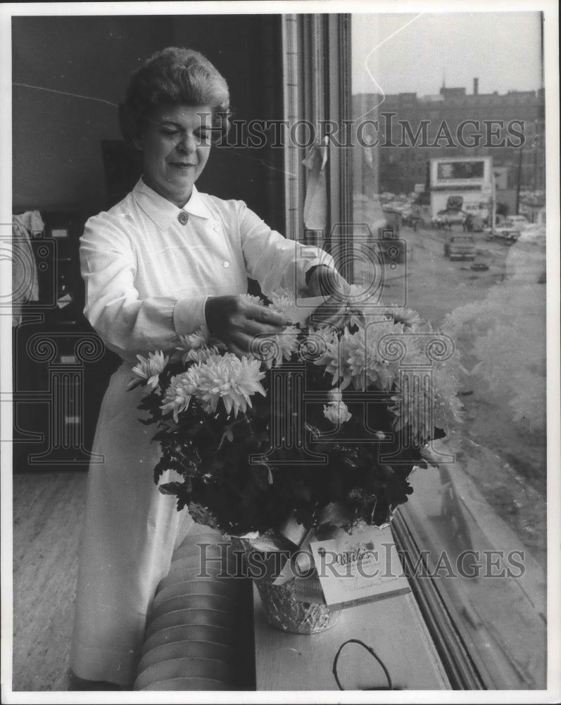 1961 Press Photo Milwaukee Journal Sentinel employee Elmira &quot;Peg&quot; Hubring-Historic Images