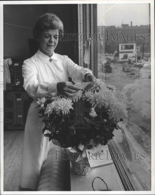 1961 Press Photo Milwaukee Journal Sentinel employee Elmira "Peg" Hubring-Historic Images