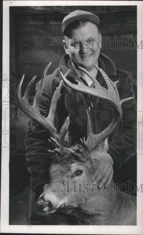 1954 Press Photo Bob Sawinski with odd deer antlers - mjb70196-Historic Images