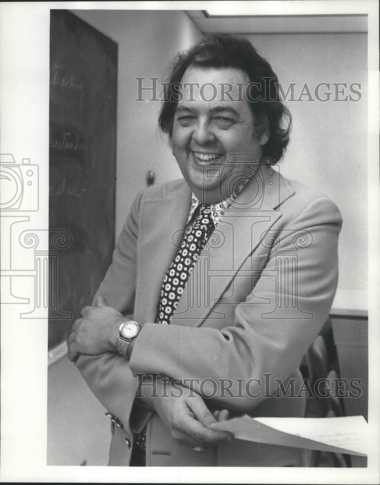 1973 Press Photo Wendell J. Hunt, University of Wisconsin, Milwaukee - Historic Images