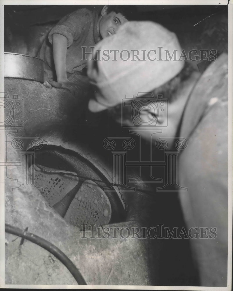 1956 Press Photo Baker in Iran checking bread baking in oven - mjb70361-Historic Images