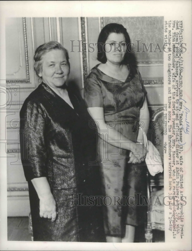 1964 Press Photo Mrs. Tahia Nasser and Mrs. Nina Khrushchev at dinner in Cairo-Historic Images