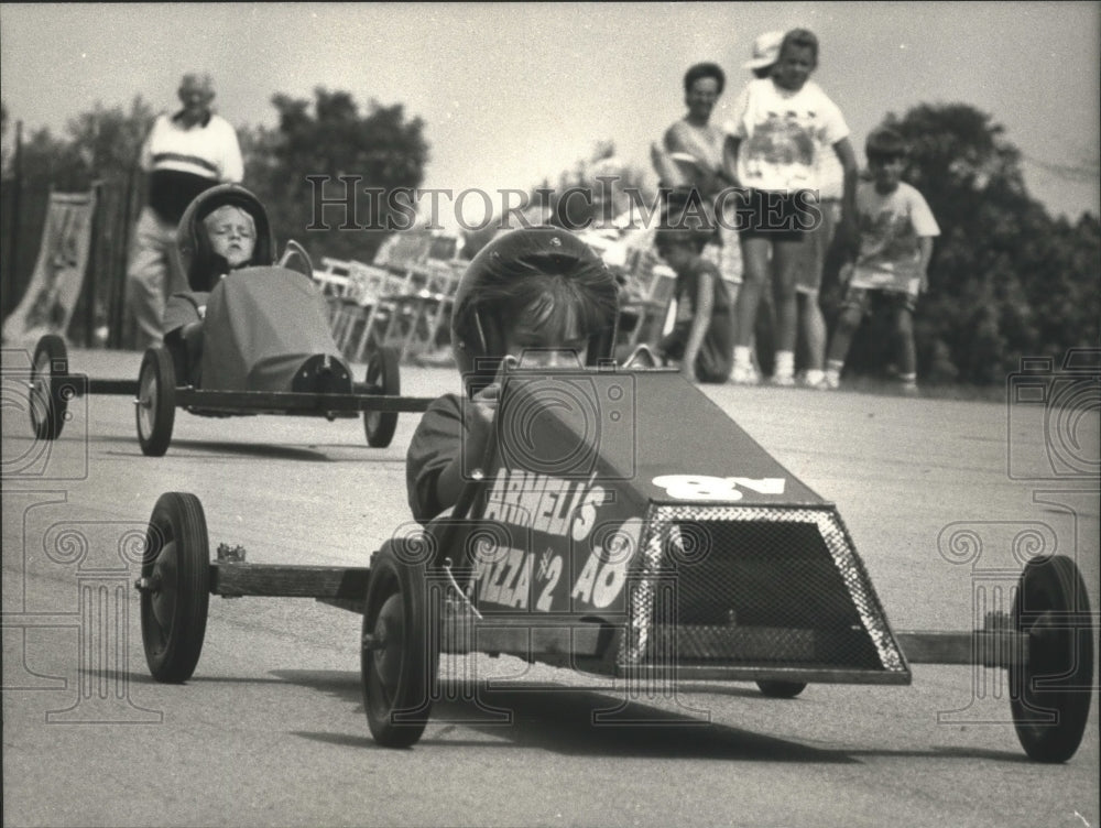 1991 Press Photo Competitors in Janee Knapp, New Berlin Soap Box Derby - Historic Images