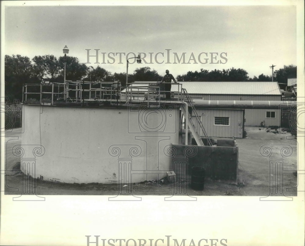 1985 Press Photo Newburg Village, sewage disposal plant treatment, Wisconsin - Historic Images