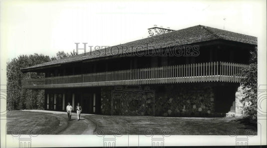 1985 Press Photo Dave Anderson, Corrie Summers at Nicolet College Ecology Lab - Historic Images