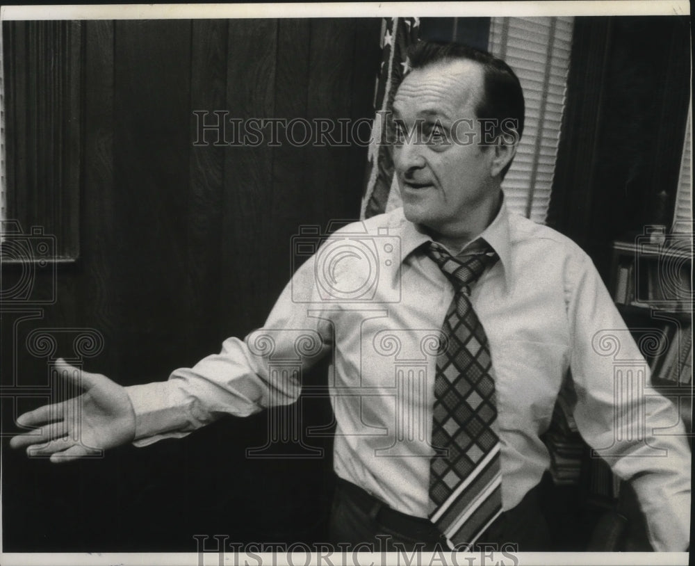 1977 Mayor, W Musto expounds on Union City in his city hall office - Historic Images