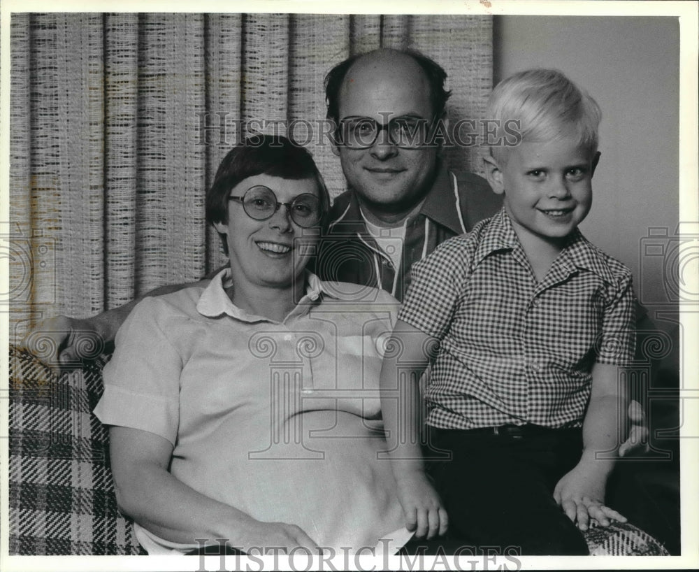 1979 Daniel Neesley and family in Brown Deer, Wisconsin - Historic Images