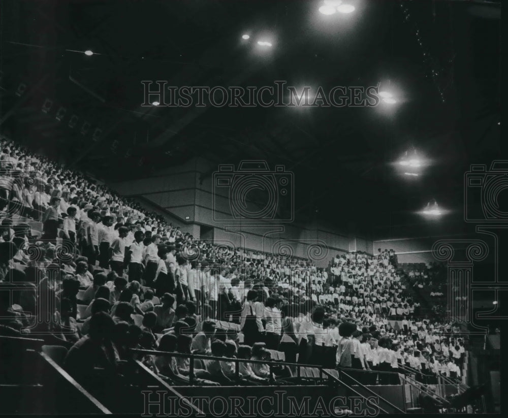 1975 Students from Junior High Festival Chorus perform Milwaukee-Historic Images