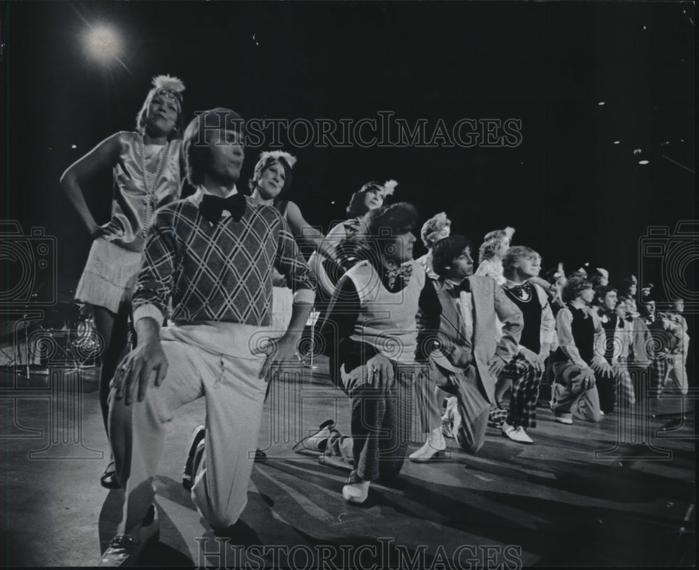 1975 Press Photo Bayview Senior Festival Swing Choir at Biennial Music Festival - Historic Images