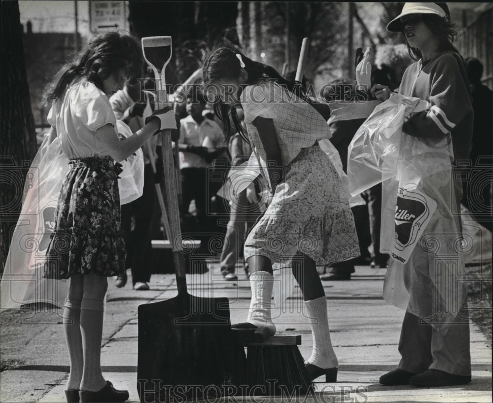 1980 Press Photo Children take part in Neighborhood Pride Week Fratney St School - Historic Images