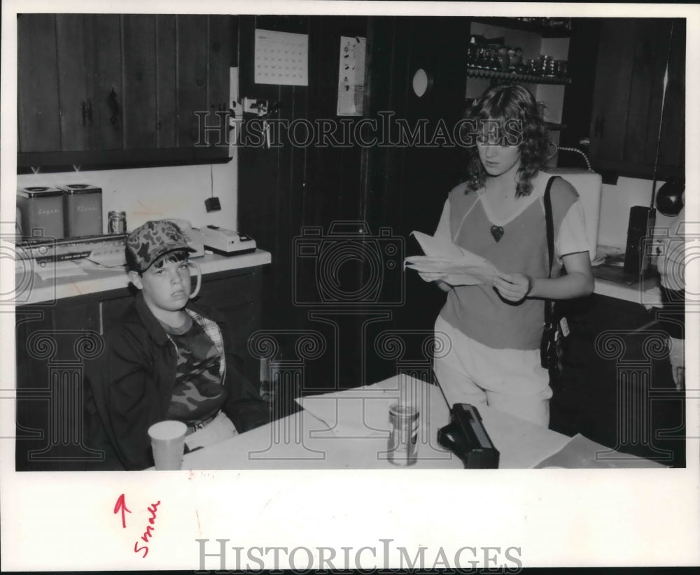 1985 Press Photo Actor Greg Neinas of Hayward, Wisconsin, played Irving the nerd - Historic Images