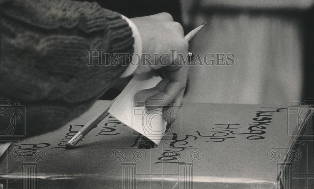 1988 Press Photo Muskego High School student placing ballot in box, Wisconsin - Historic Images