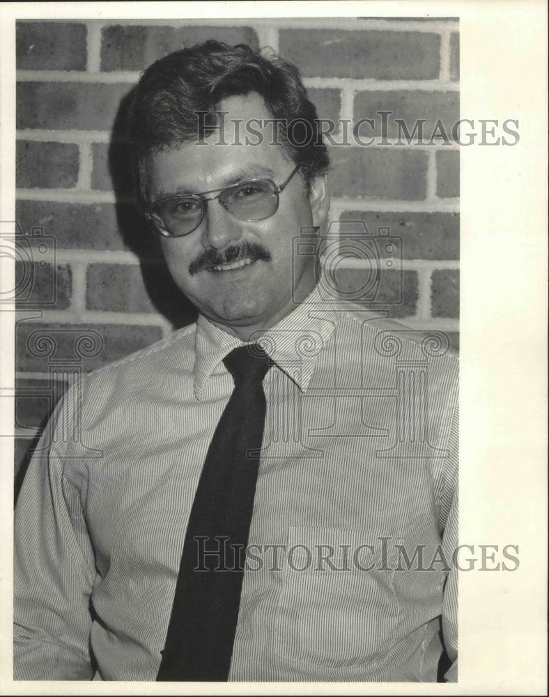 1984 Press Photo WIlliam R. Niebuhr, Director, UW - Parkside Union - mjb71216 - Historic Images