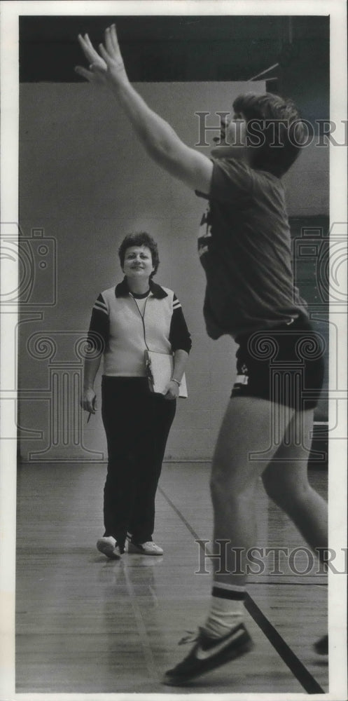 1977 Press Photo Joan Neuser at Pewaukee High School - mjb71261 - Historic Images