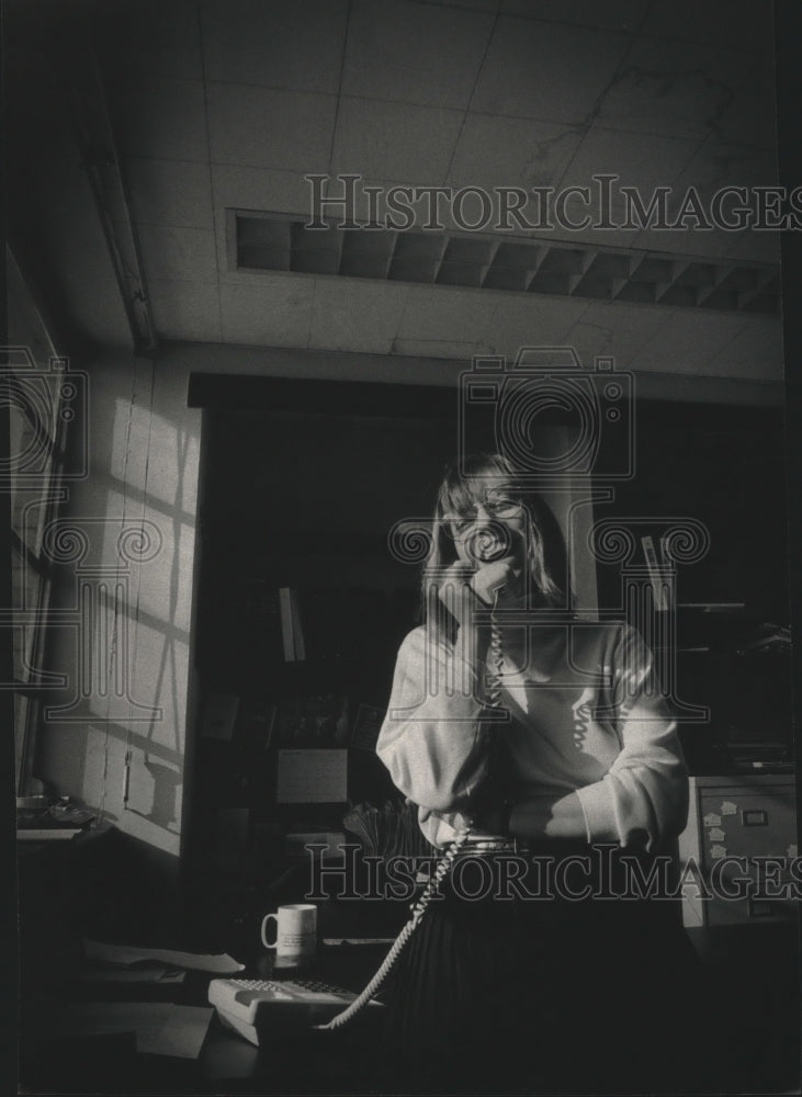 1993 Press Photo Corinne Cahill, Neighborhood Housing Services of Milwaukee, Wis - Historic Images