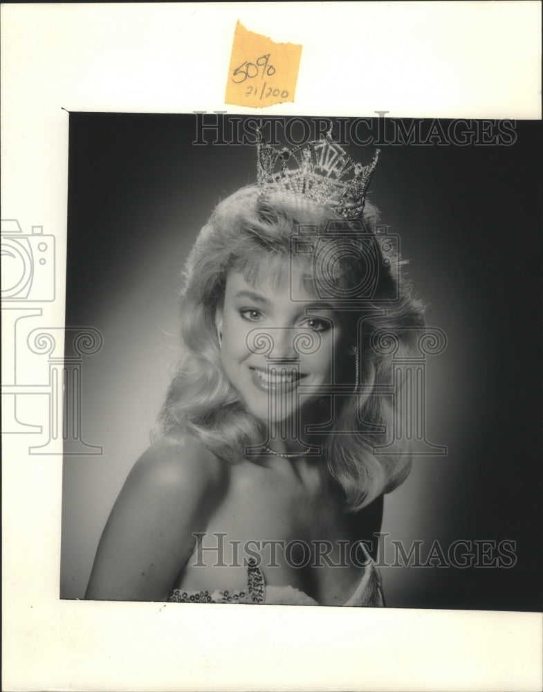 1986 Press Photo Mara Nesemann, Miss Wisconsin 1986, Brookfield, Wisconsin. - Historic Images