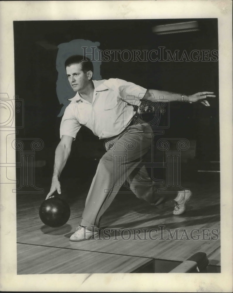 1952 Press Photo Joe Norris showing bowling pose. - mjb71388-Historic Images