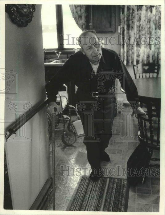 1985 Press Photo Ardell Nordrum, former Dow Chemical Co. worker, Superior, Wisc - Historic Images